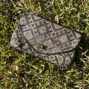 Geometric Patterned Clutch